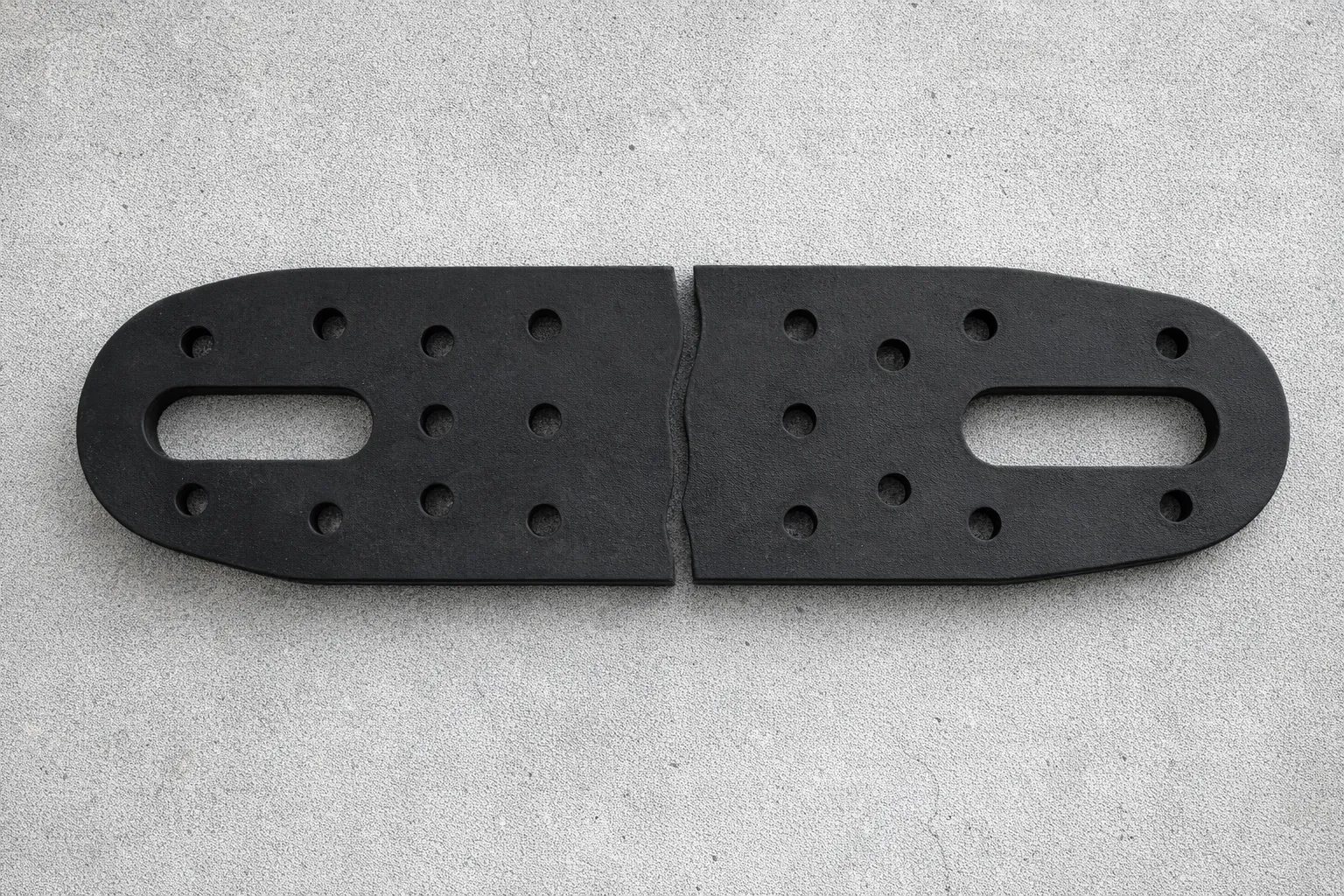 После: Полотнище из черной резины