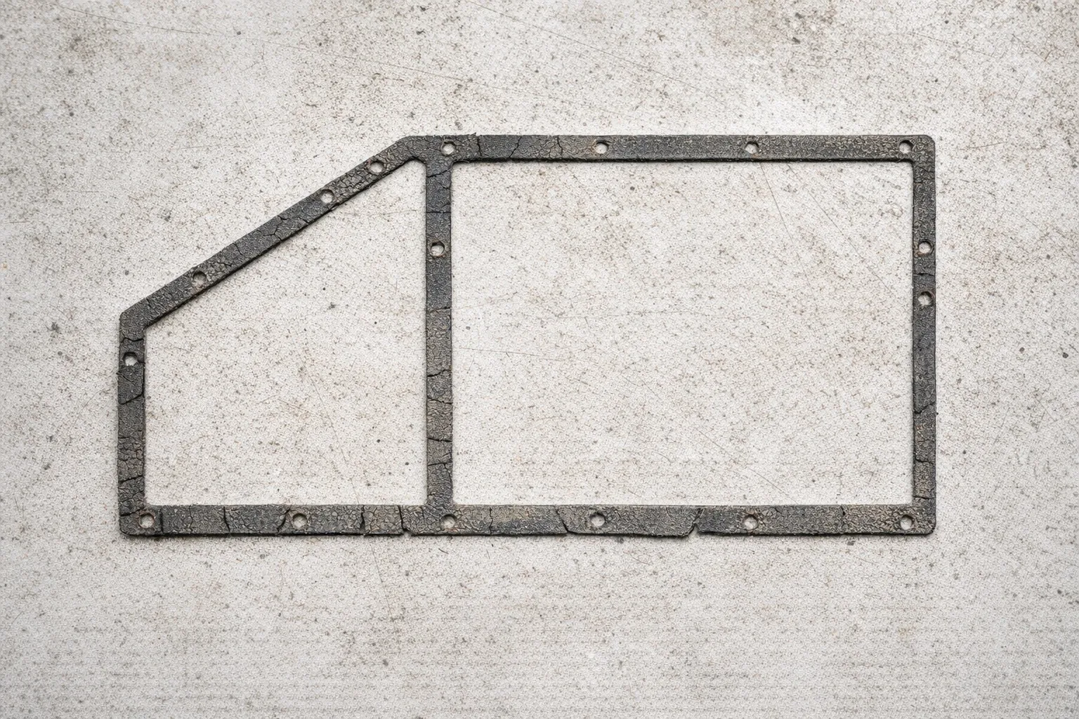 До: Уплотнитель из черной резины